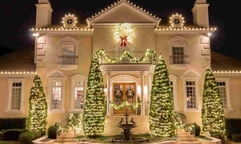 Why Homeowners Rely on Christmas Light Installers for a Dazzling Holiday Season