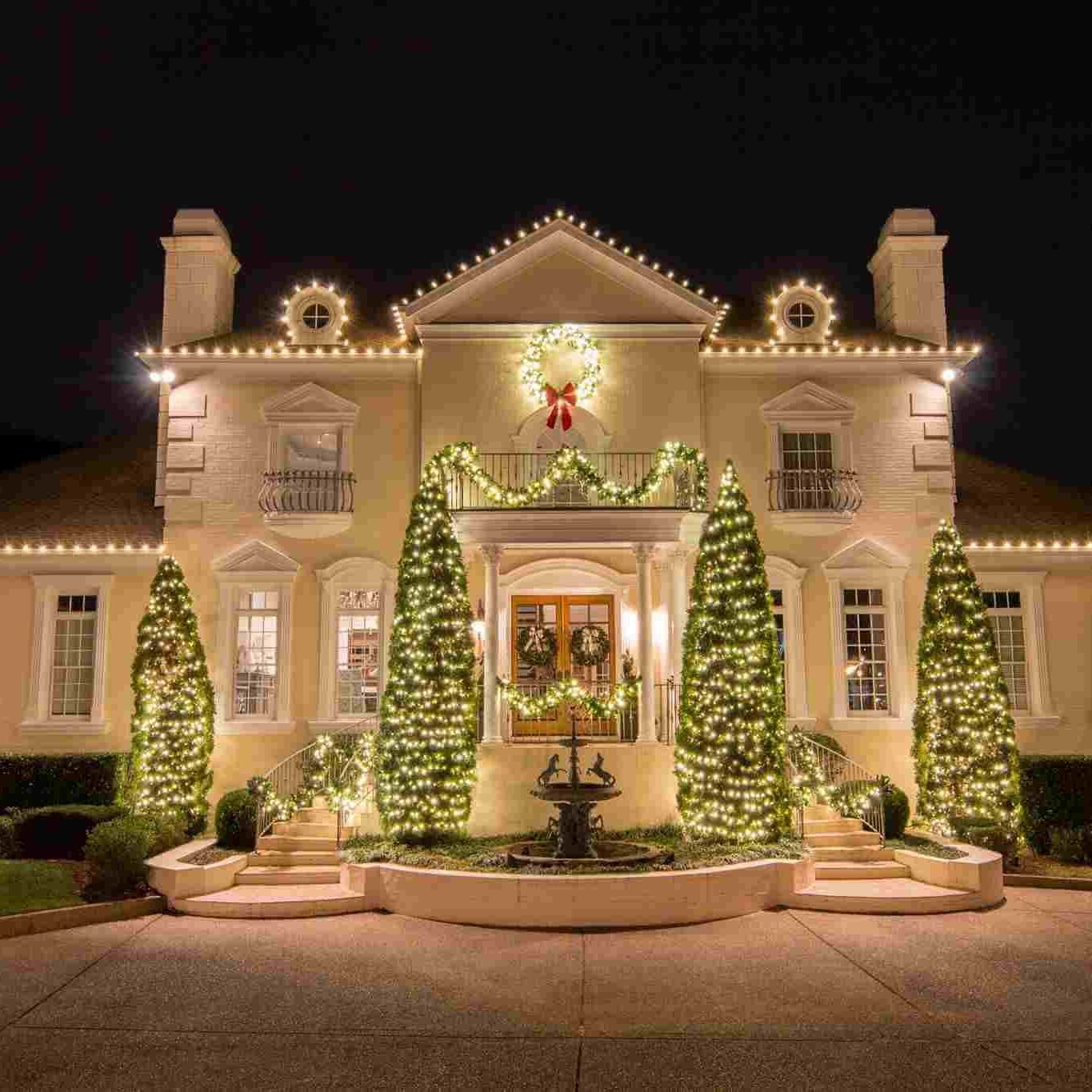 Why Homeowners Rely on Christmas Light Installers for a Dazzling Holiday Season